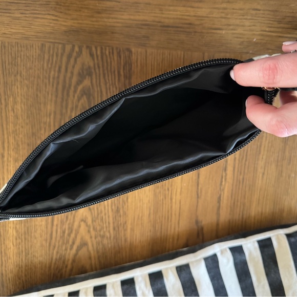 Victoria's Secret Black and White Beach bag set! - Picture 8 of 9